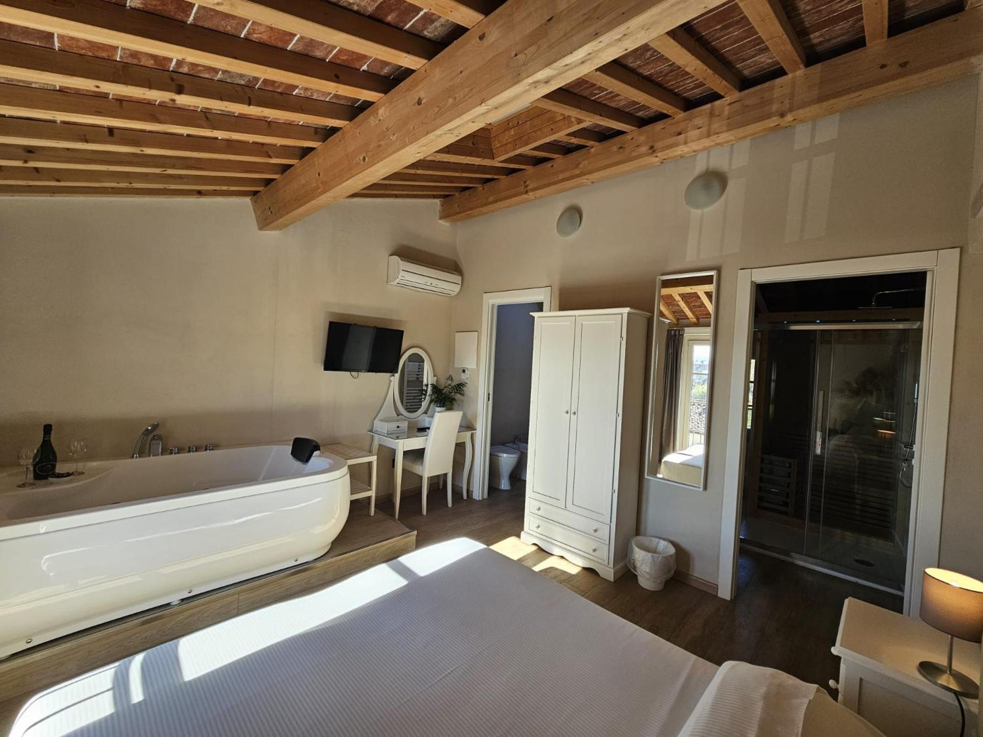 Il Tiglio Jacuzzi&Sauna Lucca Exterior photo